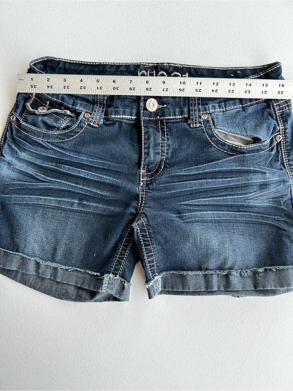 Vintage Rue21 Orchard Curvy Embroidered Sequin Denim Shorts Size 11/12 - Picture 3 of 12